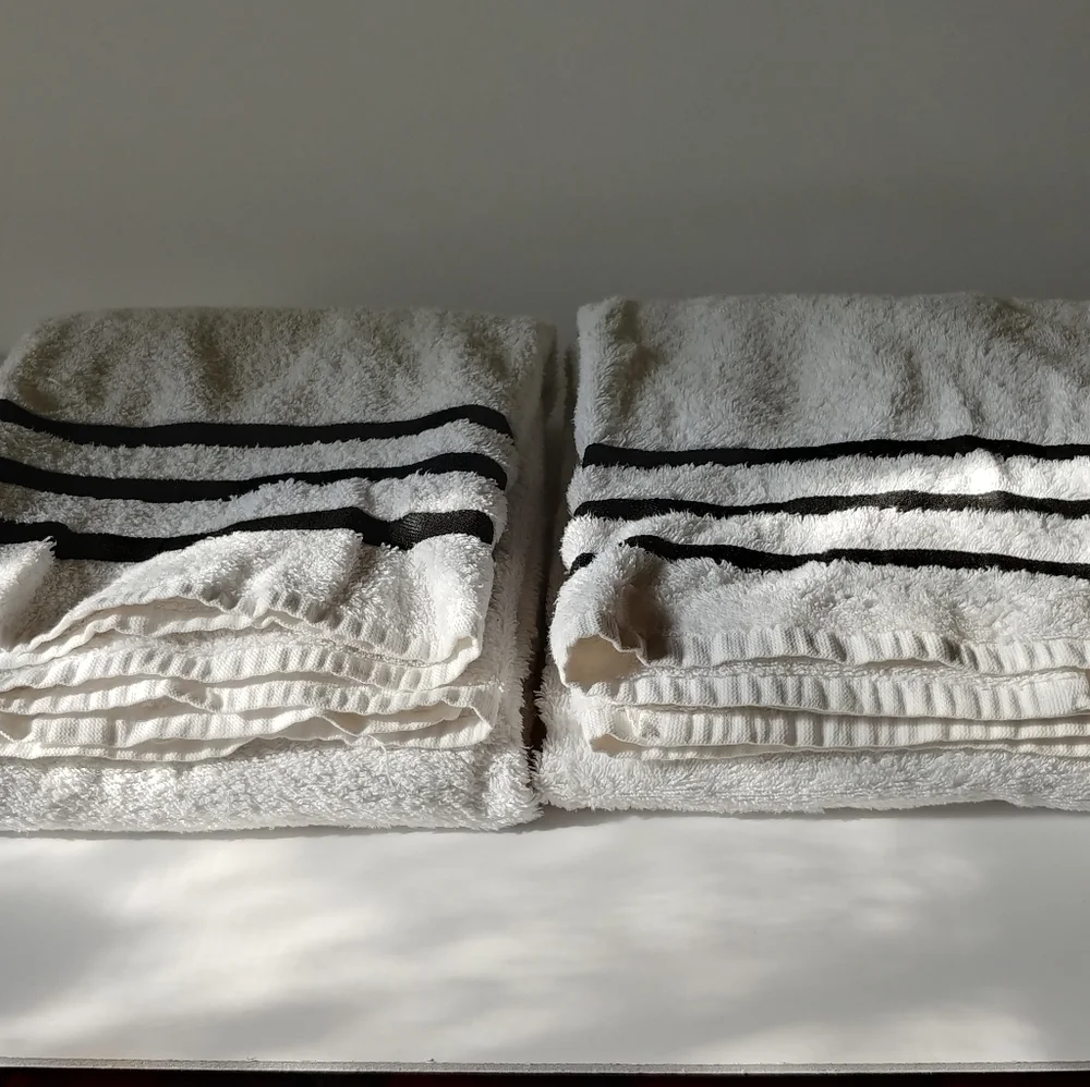 Bath Towels White with Bkack Stripes (2) Matching Pair